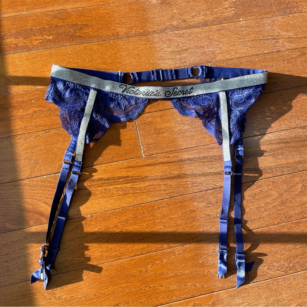 VICTORIA'S SECRET VERY SEXY Shine Strap Lace Garter Belt Size M/L